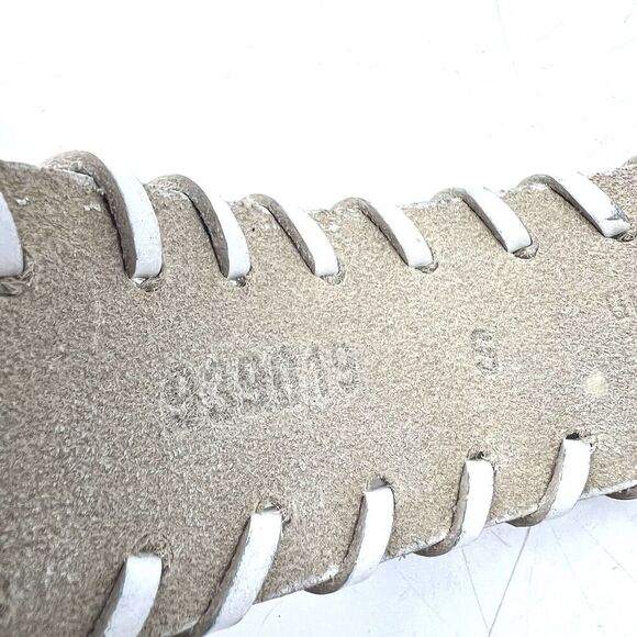 GUESS Vintage White Leather Stitched 1.5" Wide Hook Belt Womens Small - Picture 7 of 7